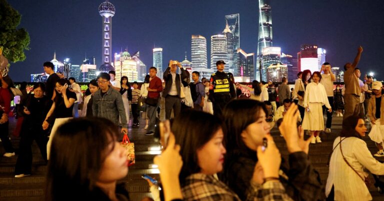 China is praising an increase in tourism of labor festival, but Internet users say the opposite – Radio Free Asia