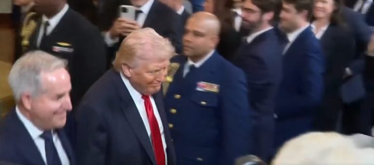 Trump runs away and ignores questions when asked about Kristi Noem firing